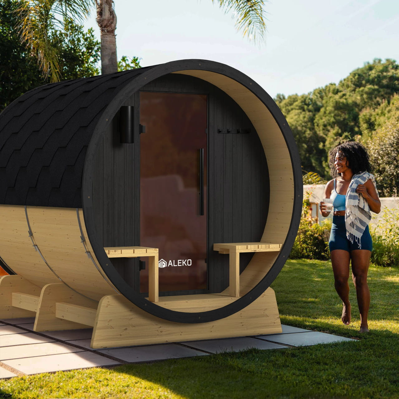 ALEKO Anémona 6–8 Person Finland Pine Barrel Sauna Porch – Black Accents