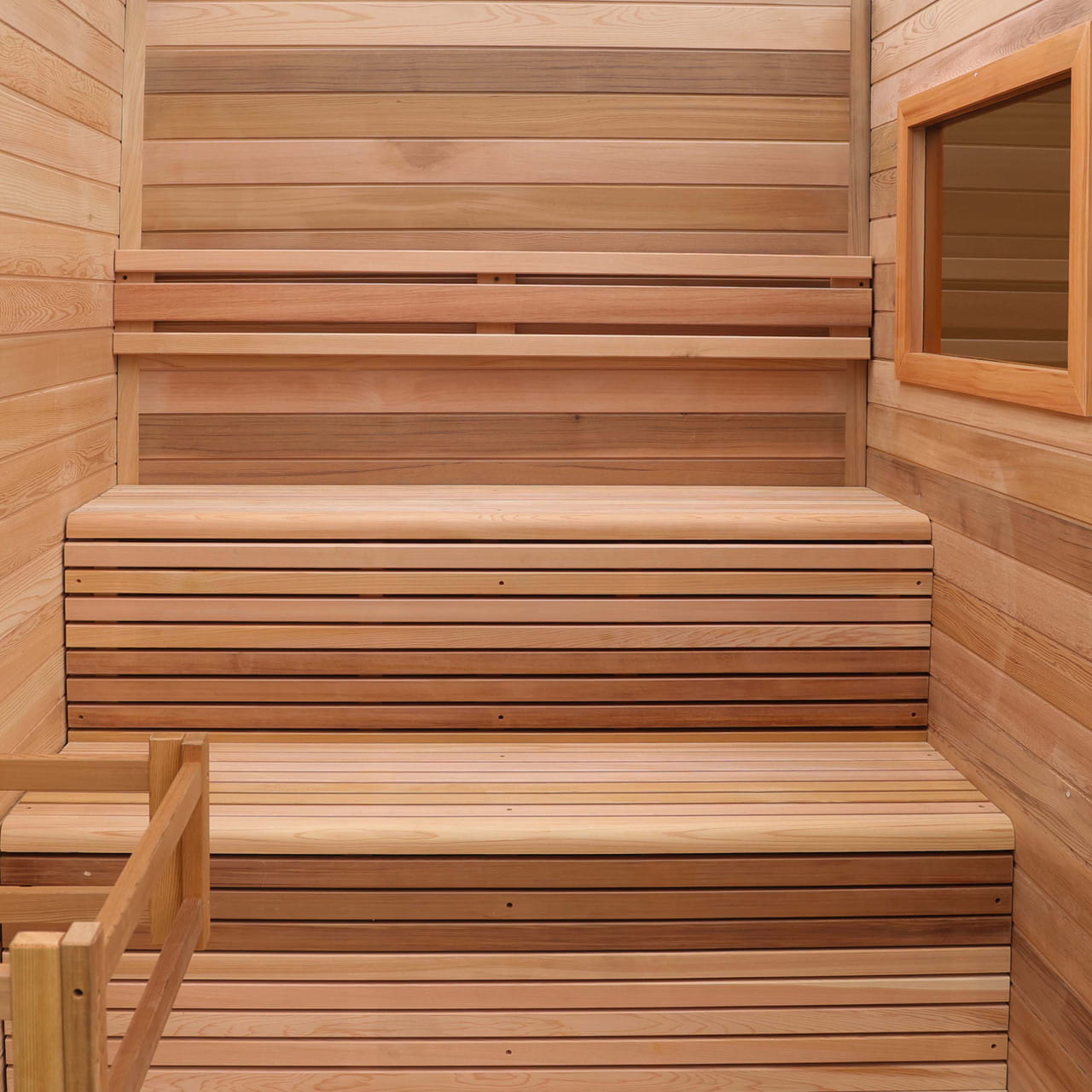 ALEKO Selenia 4 Person Red Cedar Outdoor Sauna – Insulated Walls Black
