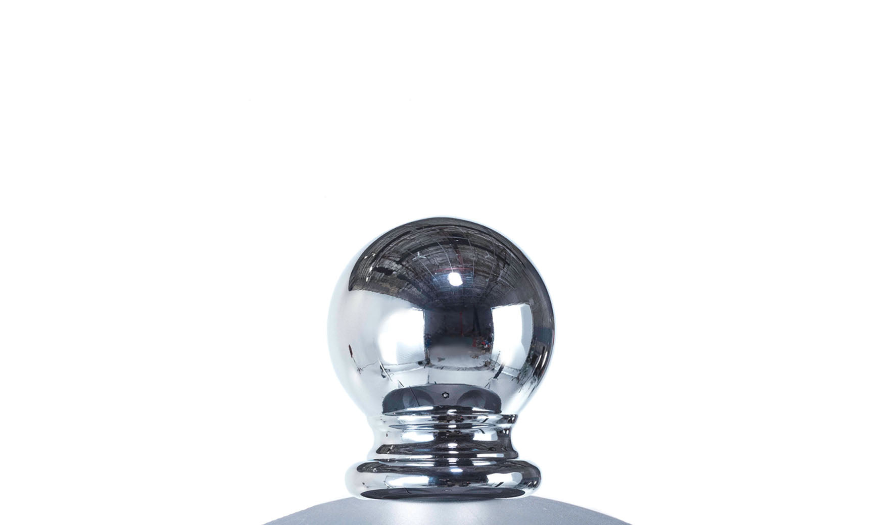 Ledge Lounger Premier umbrella finial and hardware detail
